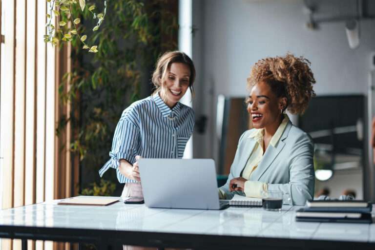 Cartographie des parties prenantes pour votre projet d’intranet : Ce que c’est et comment identifier les acteurs clés [Modèle Gratuit]