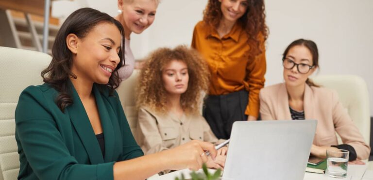 What are the essential features an intranet should have ?